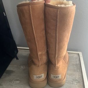 Uggs long boots gently used